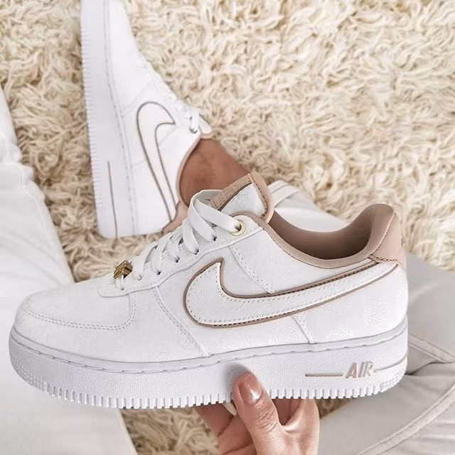 6 đôi giày Nike nhiều màu sắc, sang chảnh chị em săn lùng - Hình 7 6 doi giay Nike nhieu mau sac, sang chanh chi em san lung-Hinh-7