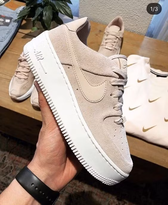6 đôi giày Nike nhiều màu sắc, sang chảnh chị em săn lùng - Hình 10 6 doi giay Nike nhieu mau sac, sang chanh chi em san lung-Hinh-10