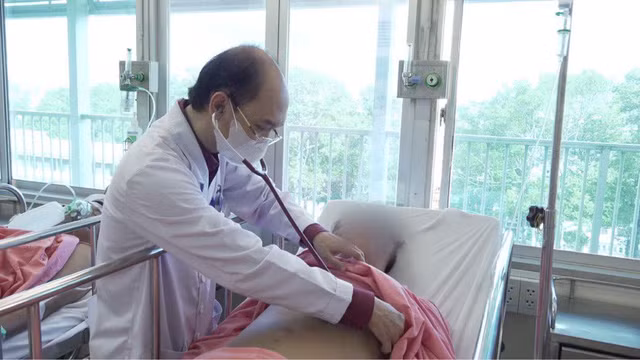 Tin moi nhat vu 5 nhan vien ve sinh bi ngat khi trong cong nuoc-Hinh-2