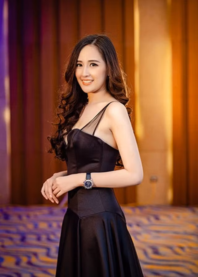 Soi đồng hồ đẳng cấp của dàn Hoa hậu Việt Nam Soi dong ho dang cap cua dan Hoa hau Viet Nam