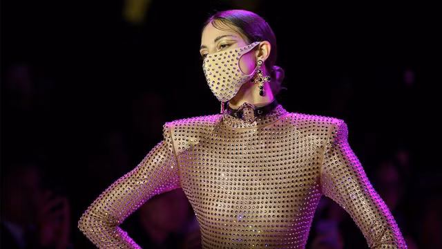 Gucci, Fendi bán khẩu trang độc lạ, giá vài triệu đồng - Hình 8 Gucci, Fendi ban khau trang doc la, gia vai trieu dong-Hinh-8