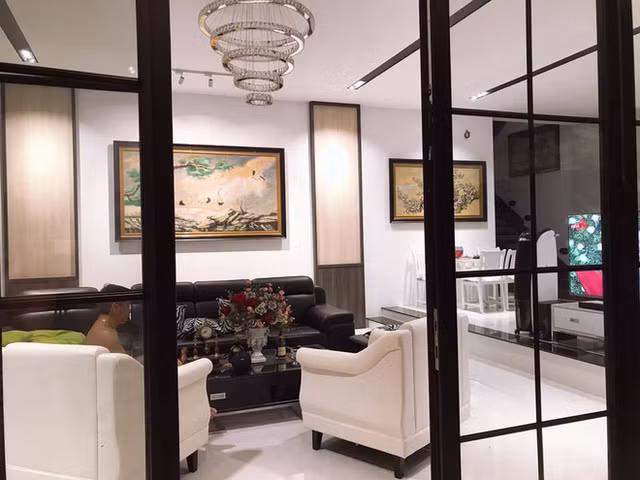 Nội thất khủng trong biệt thự 25 tỷ của diễn viên Quốc Trường - Hình 6 Noi that khung trong biet thu 25 ty cua dien vien Quoc Truong-Hinh-6