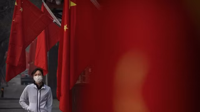 Xem gioi ty phu chi tien trieu do gop chong dai dich Corona-Hinh-2