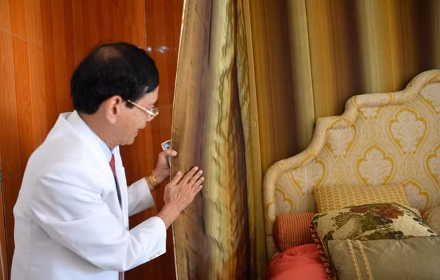 Đại gia “chơi ngông” nhất Việt Nam và tuổi thơ nghèo khó - Hình 2 Dai gia “choi ngong” nhat Viet Nam va tuoi tho ngheo kho-Hinh-2