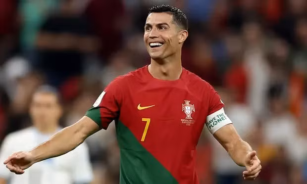 Nếu khoác áo câu lạc bộ ở Saudi Arabia, mức lương của Cristiano Ronaldo là bao nhiêu? Neu khoac ao cau lac bo o Saudi Arabia, muc luong cua Cristiano Ronaldo la bao nhieu?