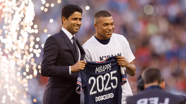 Tiền đạo của đội tuyển Pháp Kylian Mbappe nhận lương 30 tỷ mỗi tuần - Hình 3 Tien dao cua doi tuyen Phap Kylian Mbappe nhan luong 30 ty moi tuan-Hinh-3