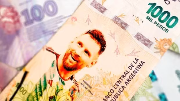 Biet gi ve to tien in hinh Messi sap ra mat?