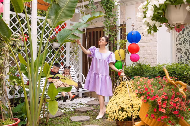 Chi tiết loạt đồ hiệu sang chảnh của Vy Oanh - Hình 9 Chi tiet loat do hieu sang chanh cua Vy Oanh-Hinh-9