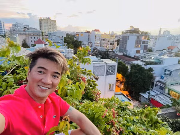 Ngam khu vuon ngap rau trai trong biet thu cua Dam Vinh Hung-Hinh-5