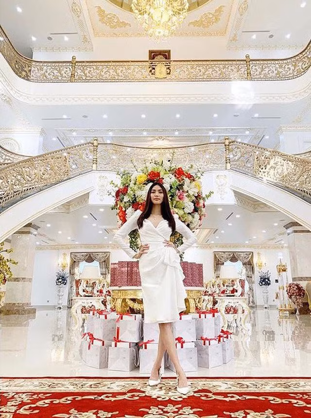 Những góc mới trong biệt thự tráng lệ như lâu đài của Lan Khuê - Hình 10 Nhung goc moi trong biet thu trang le nhu lau dai cua Lan Khue-Hinh-10