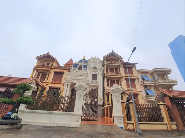 Vào trong ngôi làng đa số là dinh thự ở Nam Đinh - Hình 8 Vao trong ngoi lang da so la dinh thu o Nam Dinh-Hinh-8