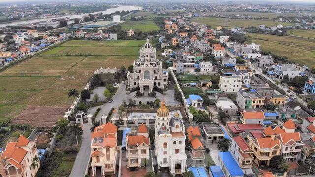 Vào trong ngôi làng đa số là dinh thự ở Nam Đinh Vao trong ngoi lang da so la dinh thu o Nam Dinh