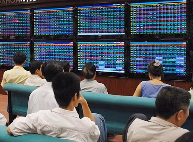 Chứng khoán hôm nay 19/2: Nên chọn những cổ phiếu nào để giao dịch? Chung khoan hom nay 19/2: Nen chon nhung co phieu nao de giao dich?