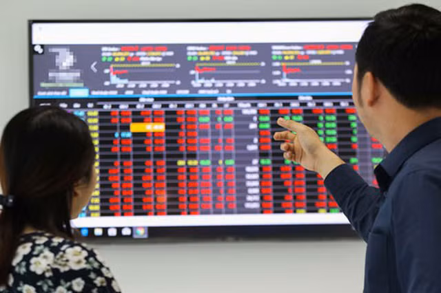 Chứng khoán ngày 1/6: Cổ phiếu nào nên chú ý? Chung khoan ngay 1/6: Co phieu nao nen chu y?