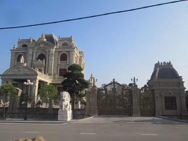 Xem lâu đài trăm tỷ vô tiền khoáng hậu của đại gia Hà Nam - Hình 3 Xem lau dai tram ty vo tien khoang hau cua dai gia Ha Nam-Hinh-3