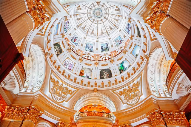 Cận cảnh tòa lâu đài dát vàng nghìn tỷ của đại gia Ninh Bình - Hình 8 Can canh toa lau dai dat vang nghin ty cua dai gia Ninh Binh-Hinh-8