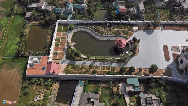 Cận cảnh tòa lâu đài dát vàng nghìn tỷ của đại gia Ninh Bình - Hình 5 Can canh toa lau dai dat vang nghin ty cua dai gia Ninh Binh-Hinh-5