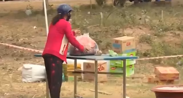 Những phiên chợ có một không hai giữa mùa dịch COVID-19 - Hình 7 Nhung phien cho co mot khong hai giua mua dich COVID-19-Hinh-7