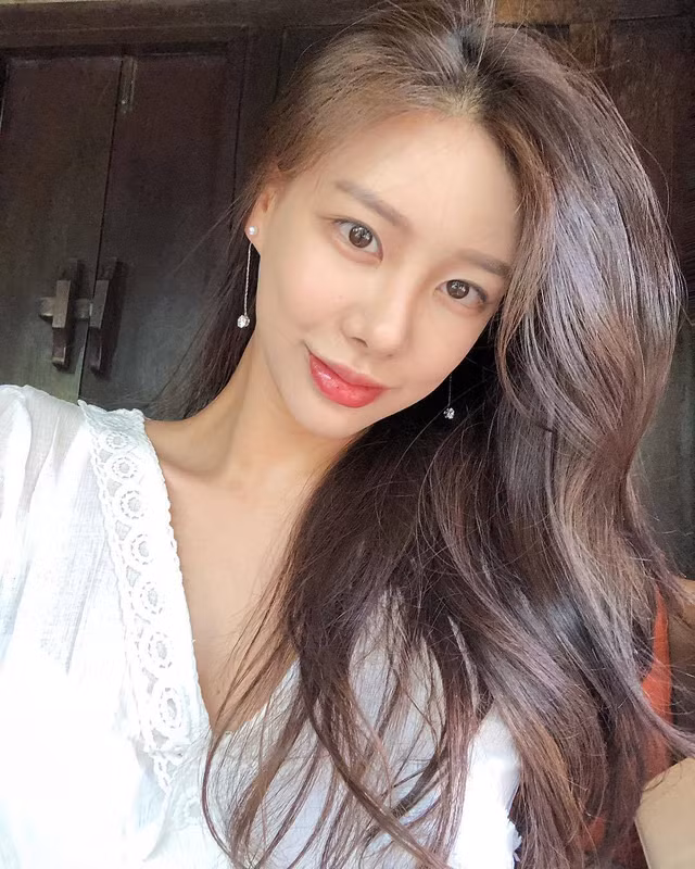 Nữ streamer từng kiếm chục tỷ mỗi năm bất ngờ tuyên bố giải nghệ - Hình 9 Nu streamer tung kiem chuc ty moi nam bat ngo tuyen bo giai nghe-Hinh-9