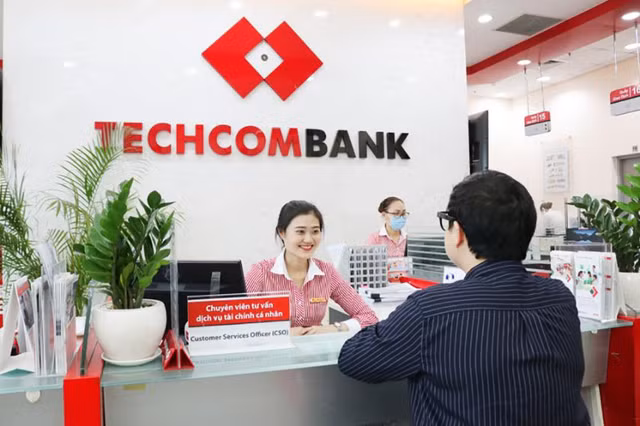 TCB tang manh, chi gai sep Techcombank danh tieng muon thoai bot von