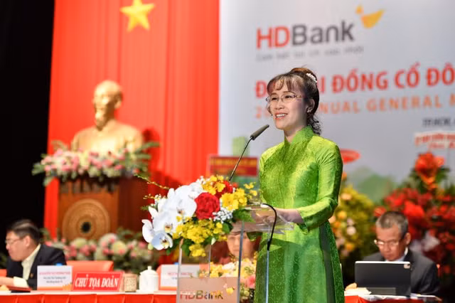 DHDCD HDBank: Chia co tuc 25%, doanh thu phi bancassurance tren 1.000 ty-Hinh-2