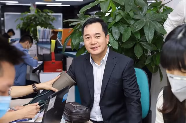 Chủ tịch CenLand đăng ký mua 1 triệu cổ phiếu Chu tich CenLand dang ky mua 1 trieu co phieu
