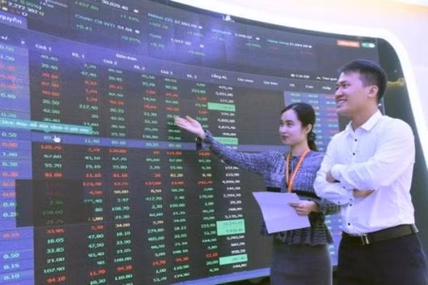 Chứng khoán ngày 1/10: Cổ phiếu nào nên chú ý? Chung khoan ngay 1/10: Co phieu nao nen chu y?