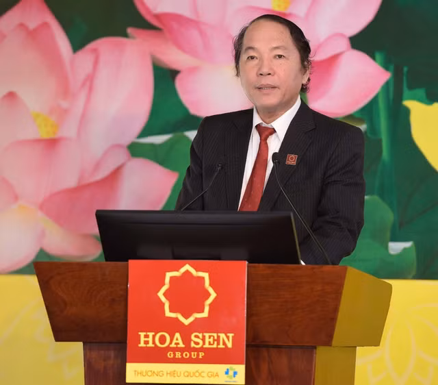 Sếp Hoa Sen đã bán xong 400.000 cổ phiếu thu về 15 tỷ đồng Sep Hoa Sen da ban xong 400.000 co phieu thu ve 15 ty dong
