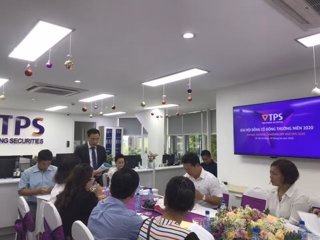 Chung khoan Tien Phong du dua 200 trieu co phieu niem yet tren HoSE