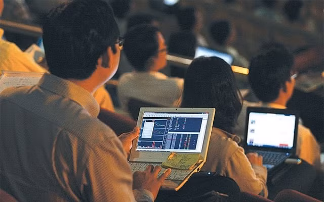 Chứng khoán ngày 12/10: Cổ phiếu nào nên chú ý? Chung khoan ngay 12/10: Co phieu nao nen chu y?