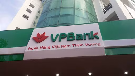 Nguoi nha lanh dao VPBank bi phat gan 1 ty dong do giau hang loat giao dich co phieu VPB