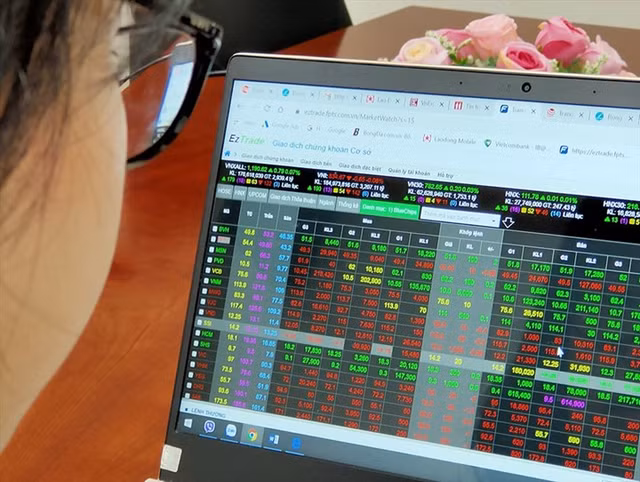 Chung khoan ngay 9/4: Mua POW gia muc tieu 14.800 dong