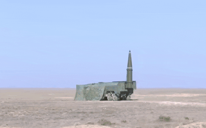 Theo quan sát và phân tích của tình báo quân đội Ukraine và Mỹ, tên lửa đạn đạo chiến thuật Iskander-M và tên lửa siêu thanh Kh-47M2 Kinzhal của Nga trước đây thường tấn công mục tiêu theo một quỹ đạo duy nhất. Tuy nhiên, điều này giờ đã thay đổi.