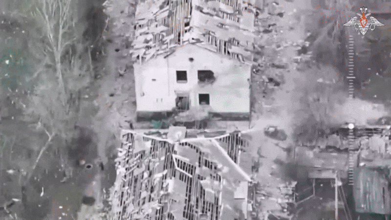 Bộ Quốc phòng Nga nhấn mạnh rằng, những nỗ lực của quân Ukraine, nhằm rút chạy khỏi Myrnohrad, sẽ bị hỏa lực của Nga tiêu diệt bằng mọi biện pháp. Trước đó, Bộ Tổng tham mưu AFU đã bác bỏ tối hậu thư đầu hàng của RFAF tại Myrnohrad.