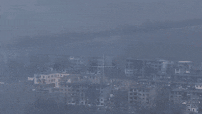 Ngày 13/11, các mũi xung kích của Tập đoàn quân số 2 RFAF, như một con dao găm sắc bén, đã đột phá vào khu công nghiệp phía tây bắc thành phố, phát động một cuộc đột kích dữ dội vào từng căn nhà. Bên trong khu công nghiệp, quân Ukraine dựa vào các tòa nhà kiên cố đã chống trả quyết liệt; nhưng RFAF đã mở được cửa mở, đánh chiếm được mục tiêu đầu cầu, nhanh chóng đưa lực lượng đột kích vào chiến đấu.