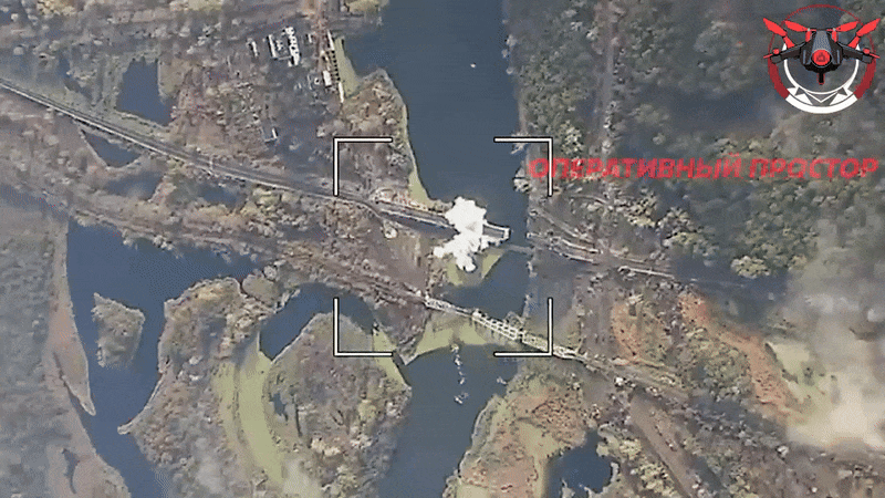 Còn trên mặt trận Bắc Donetsk, lực lượng không quân chiến thuật Nga một lần nữa tấn công một cầu phao của AFU bắc qua sông Seversky Donets. Một quả bom lượn nặng nửa tấn đã vô hiệu hóa hoàn toàn cầu phao dã chiến quân sự ở làng Raygorodok trên hướng Lyman. Raygorodok nằm cách thành phố Slovyansk, nơi đang do AFU kiểm soát khoảng 10 km.