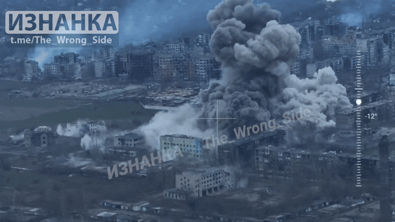 Trong khi RFAF siết chặt vòng vây khu vực Pokrovsk-Mirnograd, quân Ukraine còn lại rút về Myrnograd, nơi họ củng cố vị trí trong các khu nhà cao tầng, hy vọng sẽ tiếp tục chiến đấu với quân Nga trong các cuộc giao tranh đường phố. Tuy nhiên, các cuộc không kích thường xuyên bằng bom hạng nặng, đã ngăn cản quân Ukraine tổ chức phòng thủ, phá hủy các tòa nhà cao tầng mà họ thiết lập vị trí.