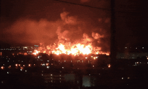 Các nhà máy lọc dầu, đường ống dẫn dầu, trung tâm khí đốt tự nhiên, cảng biển... những "mạch máu" hỗ trợ nền kinh tế và cỗ máy chiến tranh của đất Nga, lúc này đều sẽ nằm trong tầm tấn công của Ukraine.