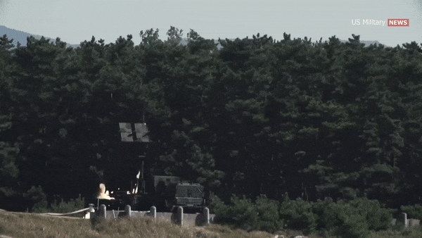 Như US Defense News kết luận, sự leo thang liên tục của các hành động quân sự tại Ukraine, đang đẩy cuộc xung đột đến bờ vực của những hậu quả không thể kiểm soát. Đặc biệt là những trận tập kích đường không, không còn là những cuộc tấn công đơn lẻ, mà là tập kích ồ ạt với cường độ lớn.