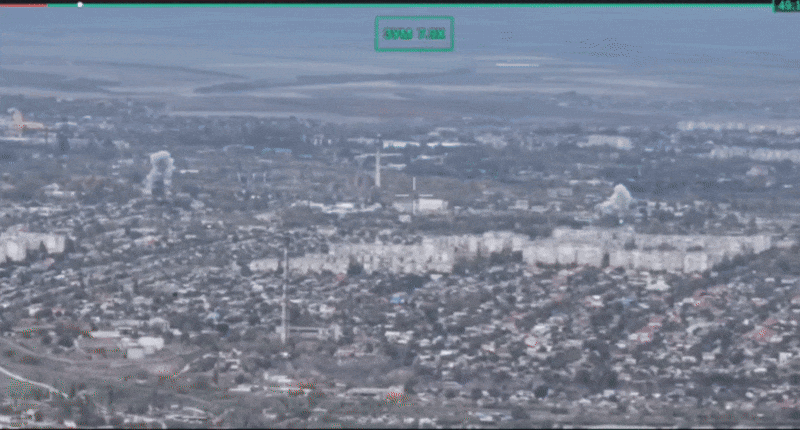 Fighterbomber cho biết thêm rằng, trong mọi trường hợp, cuộc đua sản xuất bom lượn có điều khiển UMPK, phải vừa đảm bảo về số lượng, vừa đảm bảo về chất lượng. Trong một thời gian dài, bom hàng không trang bị mô-đun UMPK của Nga, đã đặt ra một thách thức không thể vượt qua đối với các hệ thống phòng không và tác chiến điện tử của Ukraine.