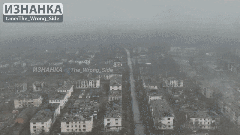 Trong khi đó, các nguồn tin của Nga cho biết, hệ thống phòng thủ của AFU tại khu đô thị Myrnohrad đã bắt đầu suy yếu. Trong khi quân Nga đang tích cực sử dụng UAV FPV và bom lượn FAB UMPK, tấn công các vị trí phòng ngự kiên cố.