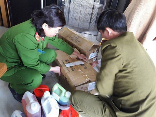 Cơ quan chức năng niêm phong số trân châu không rõ nguồn gốc của DingTea. Cơ quan chức năng niêm phong số trân châu không rõ nguồn gốc của DingTea.