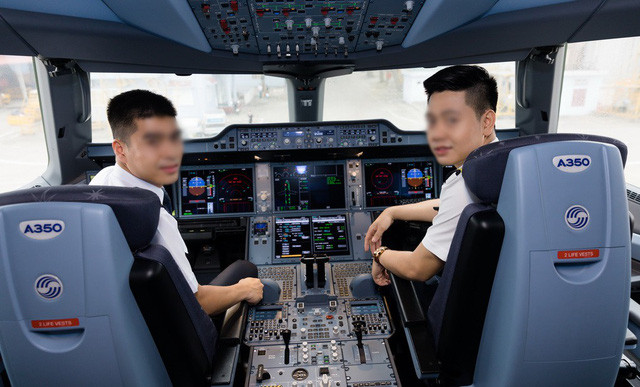 Phi công của VNA vừa được tăng lương sau khi nhiều người có bức xúc về chênh lệch thu nhập - Ảnh: B.MY