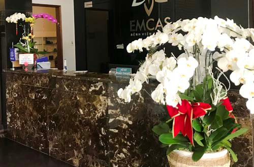 Quầy tiếp nhận khách hàng của BV Thẩm mỹ viện EMCAS ngày cuối cùng trước khi nghỉ Tết.