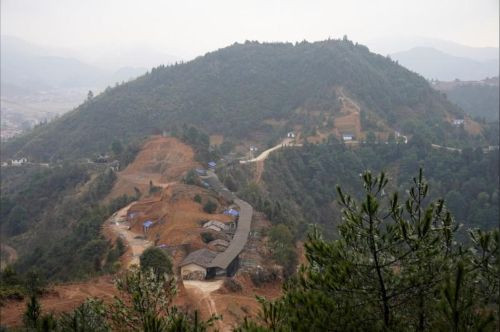 Một nhà máy pháo hoa nằm trên núi ở thành phố Lưu Dương. Ảnh: Reuters. Một nhà máy pháo hoa nằm trên núi ở thành phố Lưu Dương. Ảnh: Reuters.