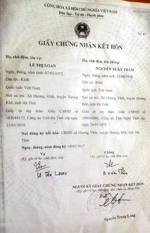 Giấy chứng nhận kết hôn giữa bà Loan và ông Thâm. Giấy chứng nhận kết hôn giữa bà Loan và ông Thâm.