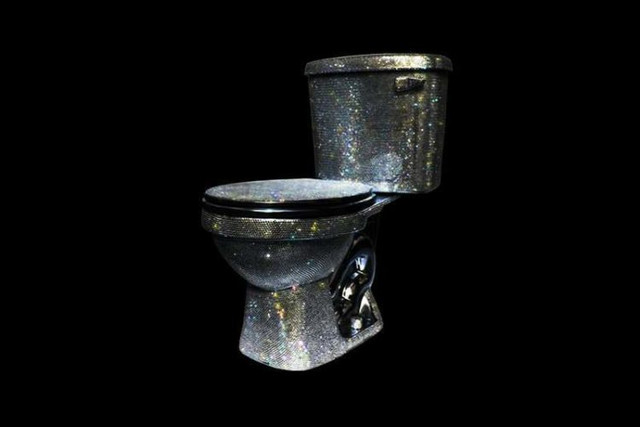 5 toilet đắt giá nhất hành tinh, giá cao ngất tới 19 triệu USD - Hình 2 5 toilet dat gia nhat hanh tinh, gia cao ngat toi 19 trieu USD-Hinh-2