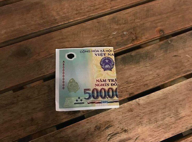 Tham tờ 500 ngàn quảng cáo: Tranh nhau lộc rơi, ăn quả hớ nặng Tham to 500 ngan quang cao: Tranh nhau loc roi, an qua ho nang