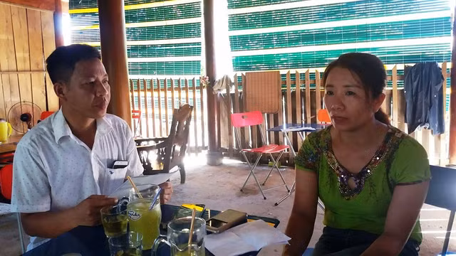 Bà Loan trao đổi với PV.