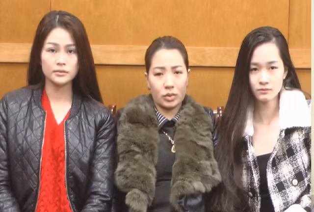 Từ trái qua phải: Yến, Thảo và Tuyền tại cơ quan điều tra. Ảnh: CTV